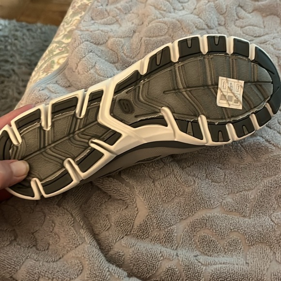 Sketchers air cooled memory foam sz 8.5 never worn - Picture 3 of 5